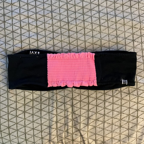 Roxy Bando - Picture 2 of 3